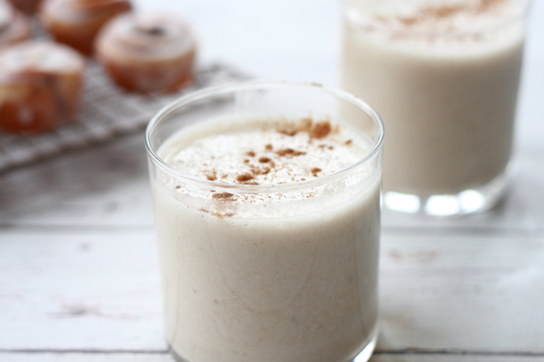 Cinnamon Roll Smoothie - a gluten free, vegan, soy free breakfast smoothie that satisfies your sweet tooth without all the added sugar. 